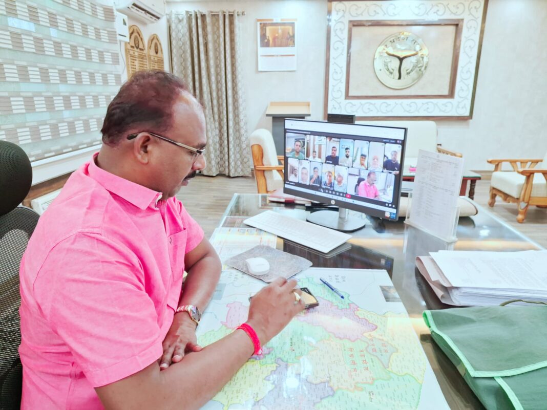 ग्राम पंचायतों को राजस्व ग्राम मुक्त बनाने को लेकर डीएम ने की समीक्षा, एसडीएम को दिए निर्देश!